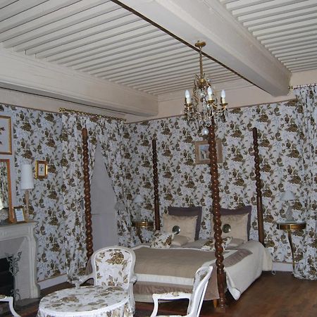 Chateau De Chantelauze Olliergues Habitación foto
