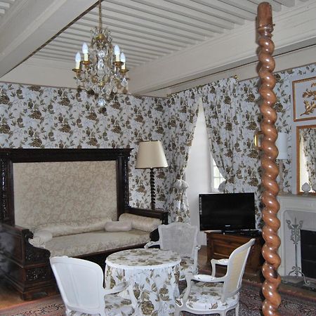 Chateau De Chantelauze Olliergues Habitación foto