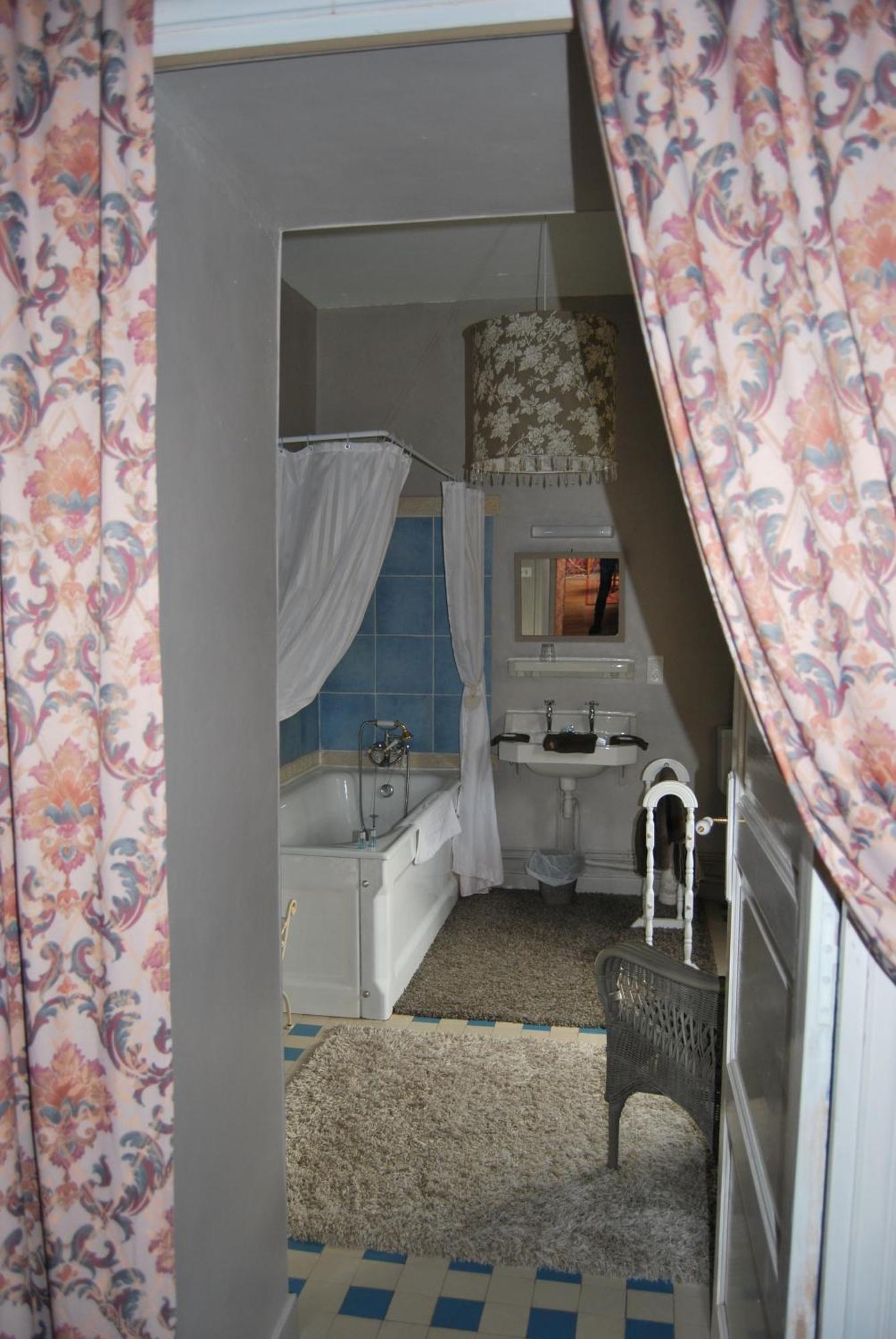Chateau De Chantelauze Olliergues Habitación foto