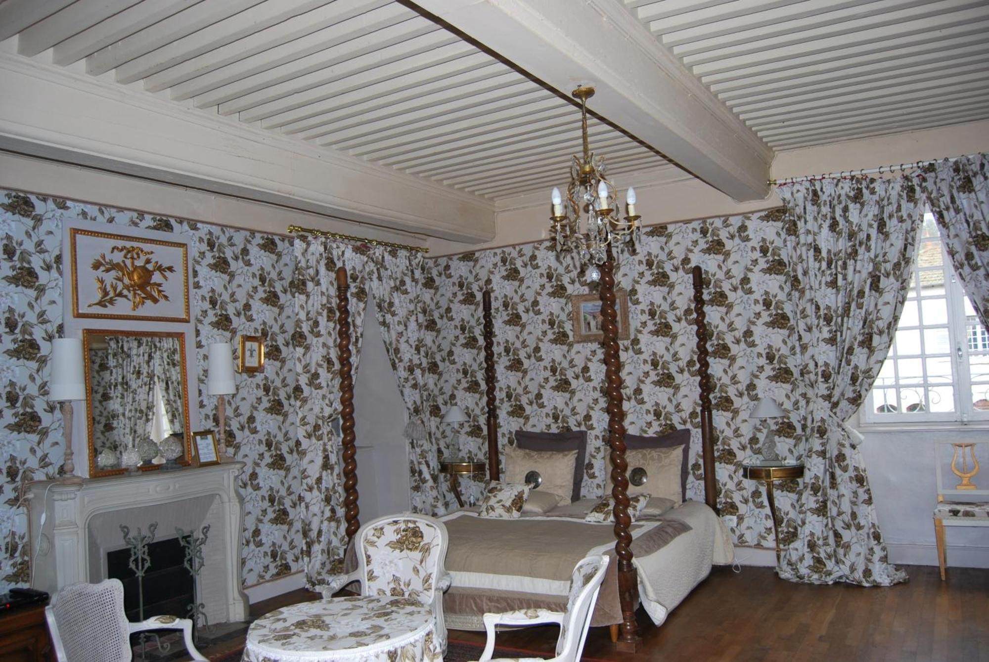 Chateau De Chantelauze Olliergues Habitación foto