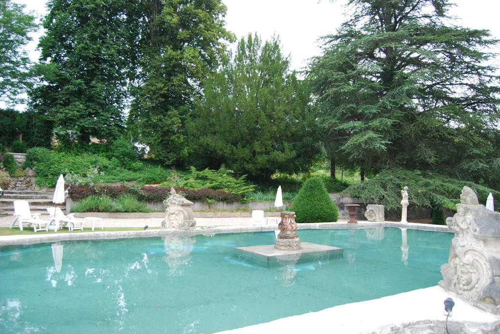 Chateau De Chantelauze Olliergues Exterior foto
