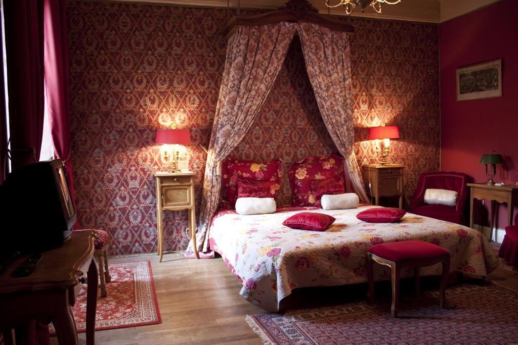 Chateau De Chantelauze Olliergues Habitación foto