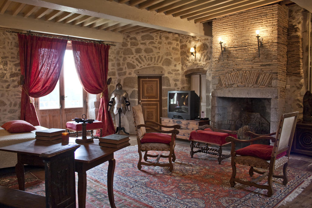 Chateau De Chantelauze Olliergues Habitación foto