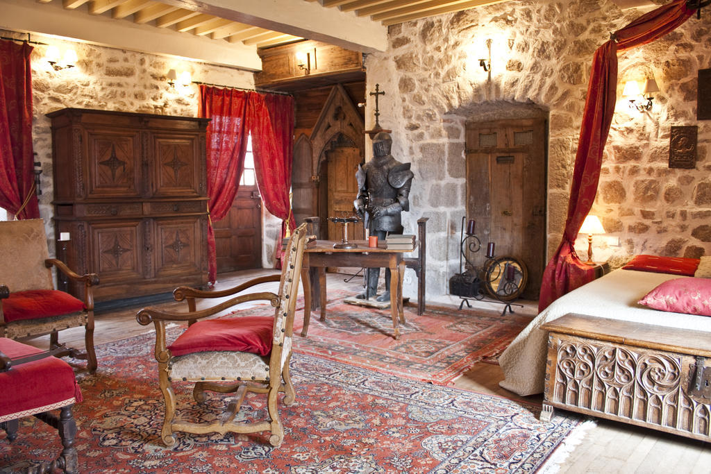 Chateau De Chantelauze Olliergues Habitación foto